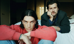 LANY hizo del desamor una fiesta suave en Lollapalooza Chile 2026